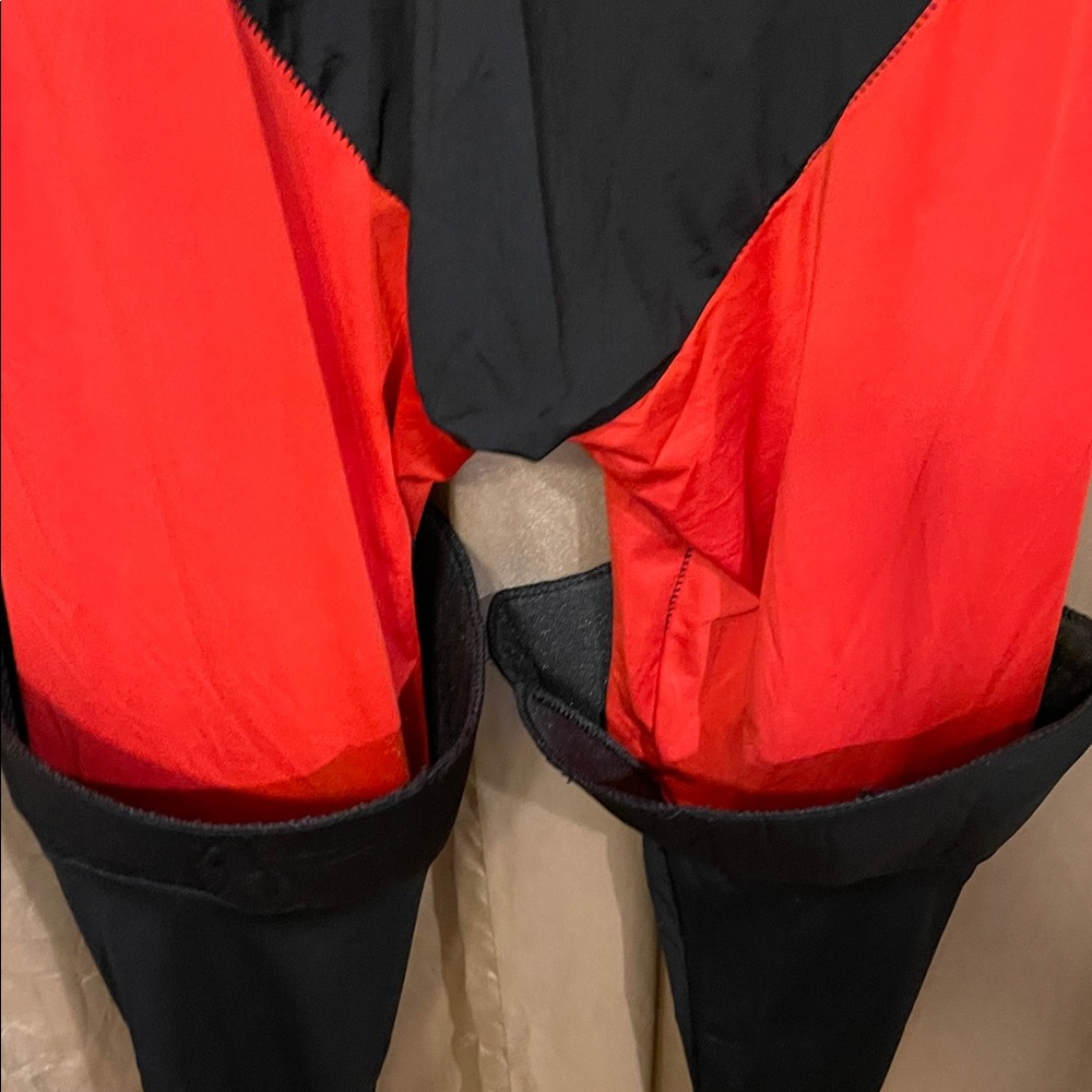 Mrs. Incredible L Red/Black Superhero Costume w/Iconic Emblem by Disney Plexar - Picture 9 of 16